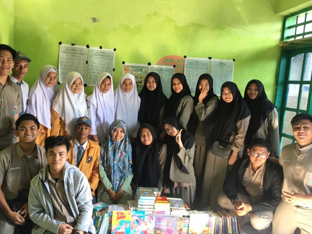 IPM SMA Muhammadiyah 6 Bareng OSIS SMA Atirah Makassar Gelar Baksos