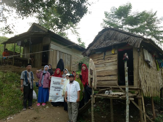 Gandeng Lazismu, Nasyiah Sulbar Sambangi Anak-anak Gizi Buruk