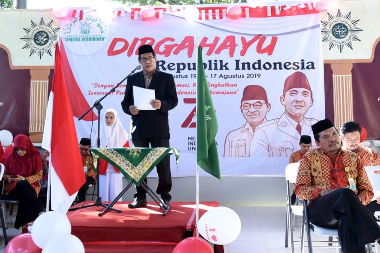 Direktur Pondok Pesantren Ummul Mukminim ‘Aisyiyah Sulsel Jadi Inspektur Upacara HUT ke 74 RI