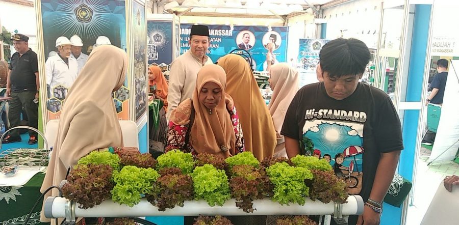 Hari Kedua CRME 2019, Aguaponik dan Kerupuk Dangkits Favorit di Stand Unismuh Makassar