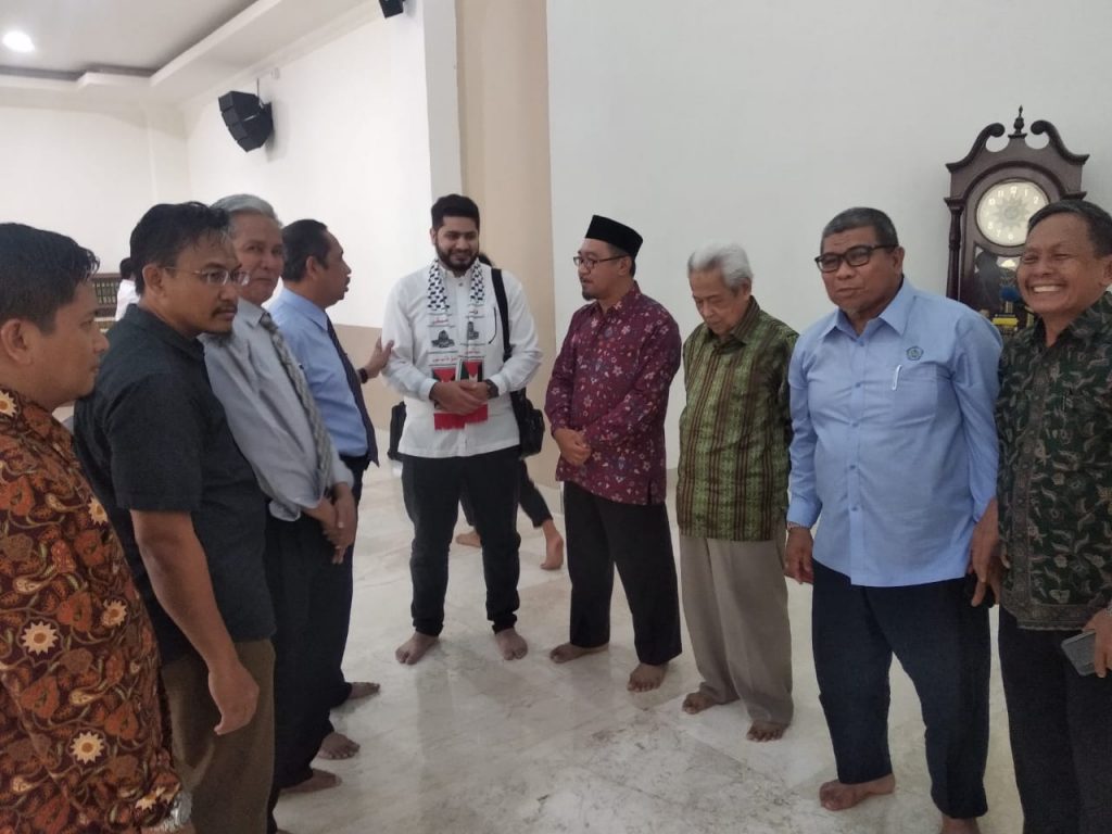 Bawakan Kultum di Masjid Unismuh, Aktifis Dakwah Palestina Dr. Ali Abu Shofiyan Berpesan Begini