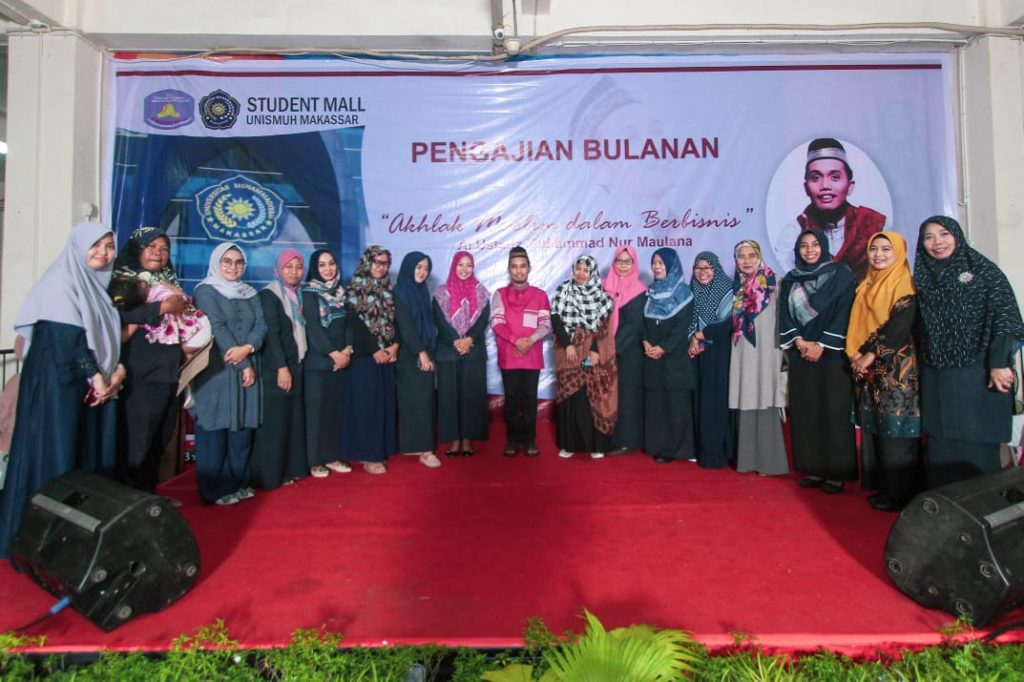 Ust Nur Maulana Ceramah di Student Mall Unismuh, Jamaah Padat dan Penuh Tawa