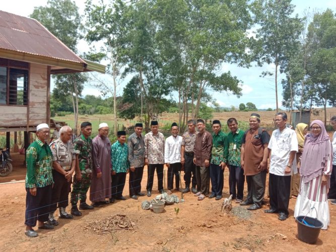 Direktur PonpesMu Alfattah Salomekko Bone Dilantik