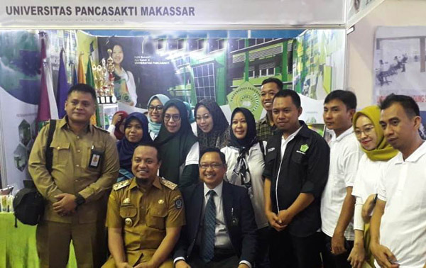 Wagub Sulsel dan Kepala LLDikti IX Berkunjung ke Stand Universitas Pancasakti