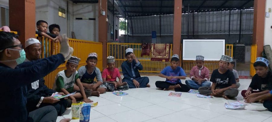 Tim Relawan Covid-19 STIKES Mega Buana Palopo Sosialisasi dan Edukasi ke Masyarakat