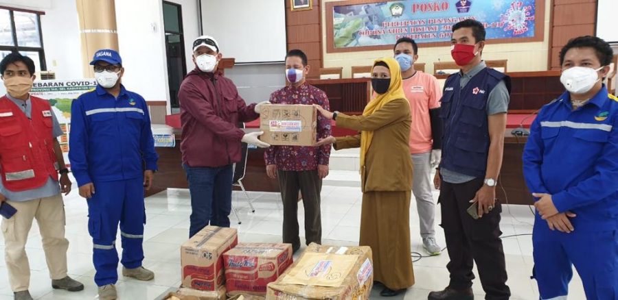 Satgas Covid-19 FKIP Unismuh Salurkan APD Bagi Tenaga Medis