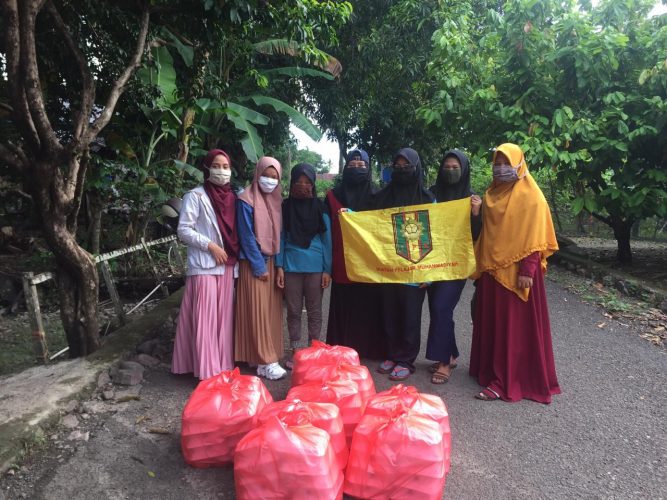 IPM Sidrap Berbagi Menu Buka Puasa Kepada Pengguna Jalan dan Masyarakat Sekitar