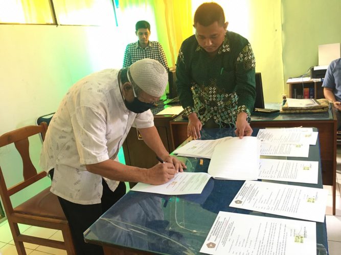 Dosen Saintek Univ Muhammadiyah Sinjai Tandatangani  Hibah 300 Juta Dari Kemendikbud