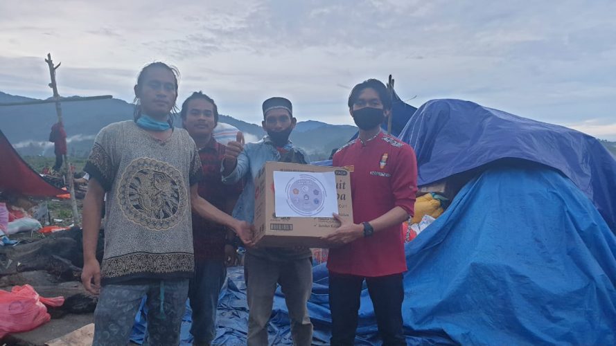 Lembaga Kemahasiswaan FK Unismuh Salurkan Bantuan Pada Korban Banjir di Lutra