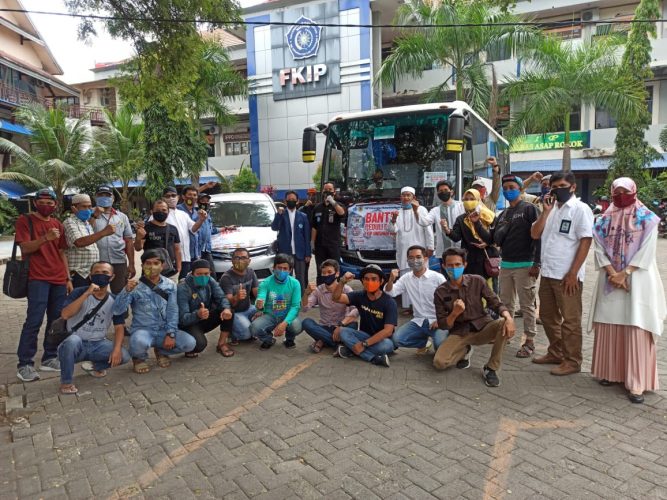 Wakil Rektor I Unismuh Makassar Lepas Tim FKIP Peduli Banjir Luwu Utara