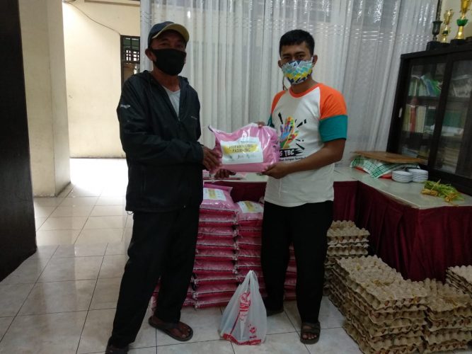 TB Care Aisyiyah Sulsel dan Bakrie Amanah Berbagi Bantuan Nutrisi Kepada Puluhan Pasien TBC Kebal Obat