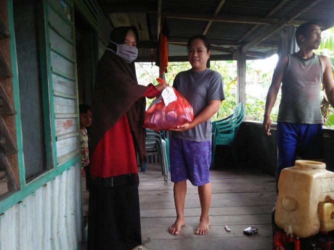 Banjir Melanda Bone, LazisMu dan IMM Bone Salurkan Bantuan ke Warga Terdampak