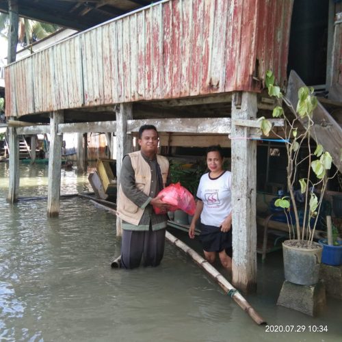 Lazismu Bantu Korban Banjir di Bone