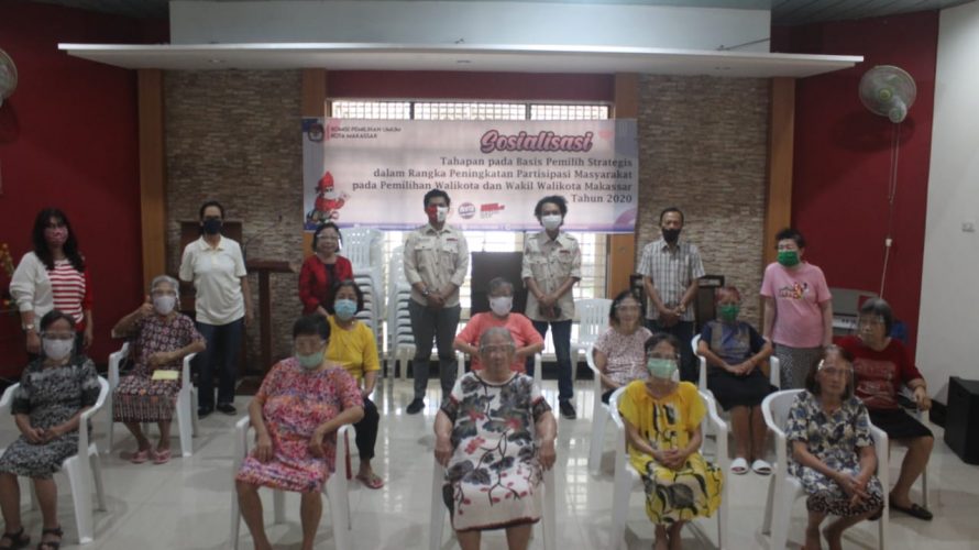 Ajak Memilih, Relawan Demokrasi Sosialisasi Pilwali Makassar ke Panti Jompo