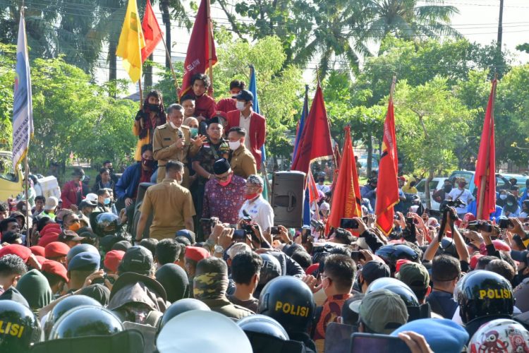 Aksi Damai Depan Gubernur, Muhammadiyah Sulsel Tegas Tolak Omnibuslaw Hingga Kecam Aparat Anarkis