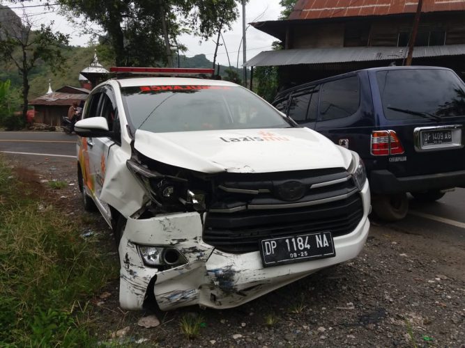 Bawa Bantuan ke Mamuju, Mobil Ketua Muhammadiyah Enrekang Alami Kecelakaan