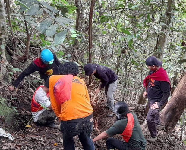 Bersama Masyarakat, MDMC Perbaiki Saluran Air di Desa Kabiraan