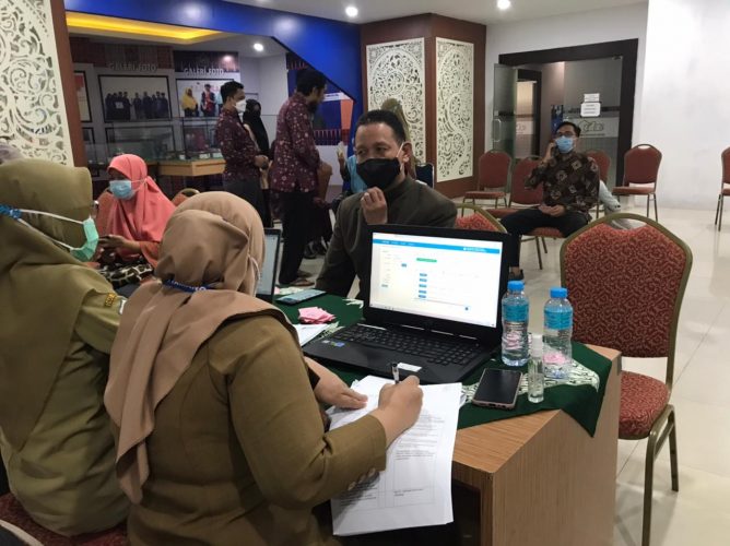 Ikhtiar Lawan Pandemi, Unismuh Makassar Gelar Vaksinasi COVID-19 Tahap Pertama