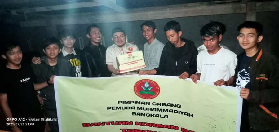 Dikawal Langsung Ketua PD, Pemuda Muhammadiyah Bangkala Salurkan Bantuan Korban Banjir Jeneponto