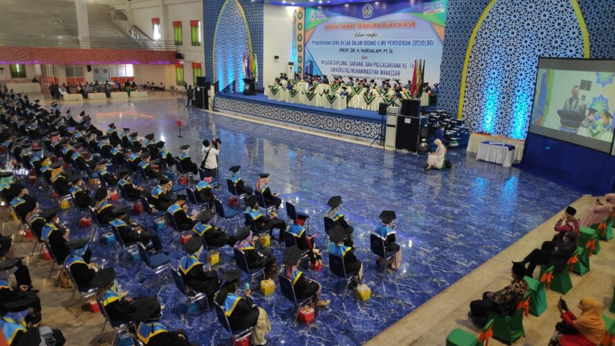 Unismuh Wisuda 1.390 Mahasiswa dan Kukuhkan Guru Besar Pendidikan Sosiologi