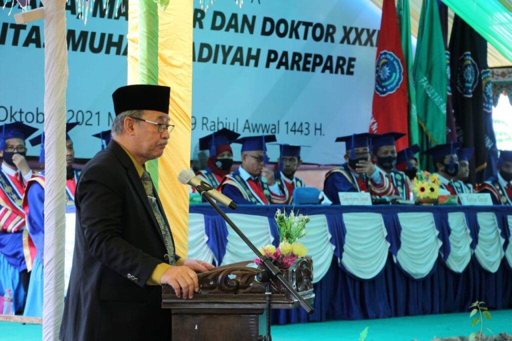 Di Wisuda UMPAR, Prof. Ambo Ingatkan untuk Jadi Ulil Al-Bab yang Bersyukur