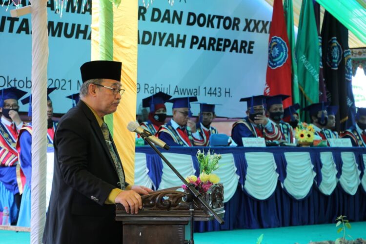 Di Wisuda UMPAR, Prof. Ambo Ingatkan untuk Jadi Ulil Al-Bab yang Bersyukur