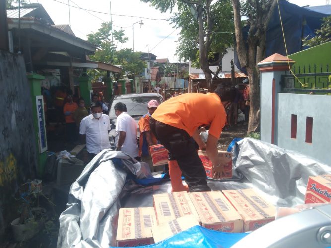 Plt Gubernur Sulsel Bantu Korban Kebakaran di Jalan Muh Yamin Makassar