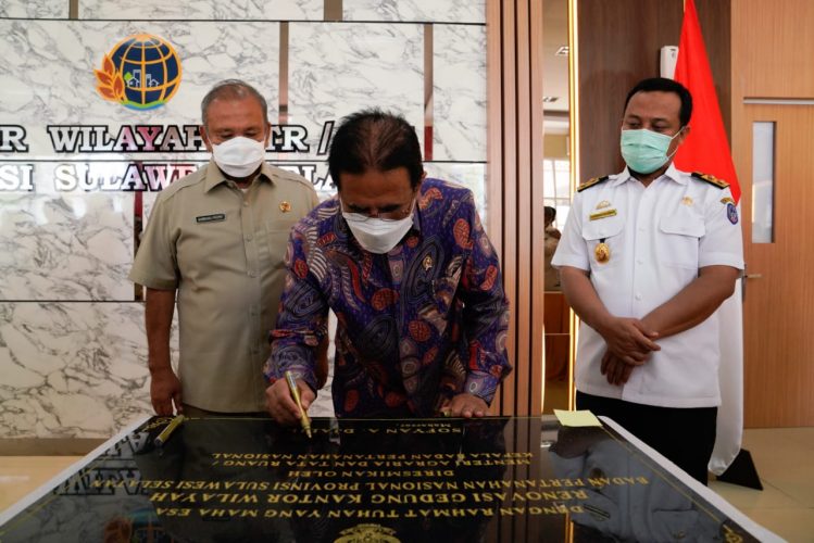 Bersama Menteri ATR, Plt Gubernur Sulsel Resmikan Gedung dan Mesjid BPN Sulsel