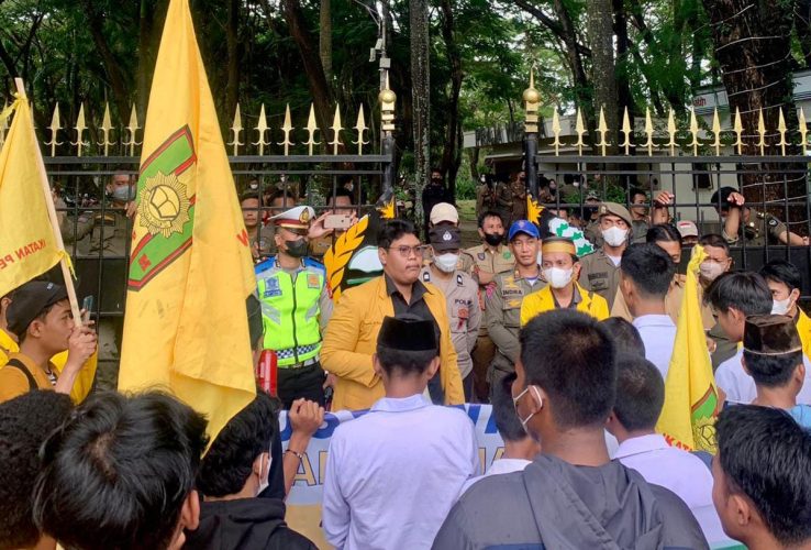 Ratusan Pelajar Muhammadiyah Demo di Depan Kantor Gubernur dan DPRD Sulsel, Begini Tuntutannya