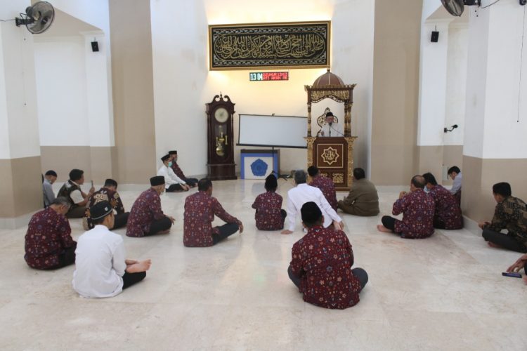 Pengajian Bulanan Unismuh Hadirkan Mantan Rektor UIN Alauddin Prof Qadir Gassing Bawakan Pengajian