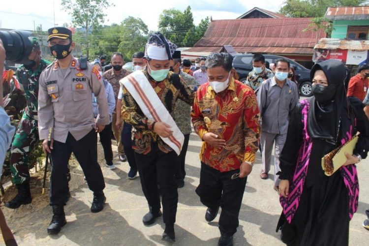 Resmikan Jalan Provinsi, Pemprov Sulsel Berikan Hadiah Rp20 Miliar untuk Pemkab Torut