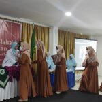 Pesmadina Beri Penghargaan Kepada Wisudawan dan Mahasiswa Terbaik