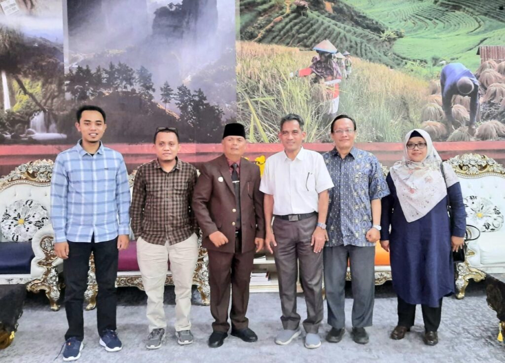 Gelar KKN Tematik MBKM di Enrekang, Prodi Agribisnis Unismuh Makassar Audiensi ke Bupati