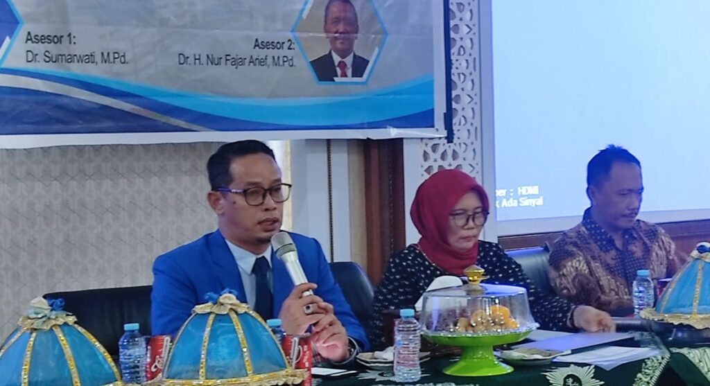 Tim Asesor LAMDIK Visitasi Prodi PBSI FKIP Unismuh secara Luring