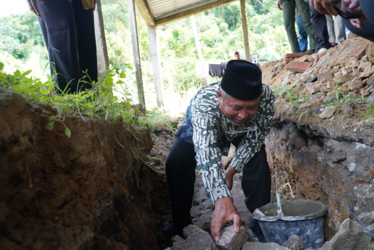 Letakkan Batu Pertama Masjid Syuhada Sengkang, dr Agus Ingatkan Progresivitas Gerakan Amal Muhammadiyah