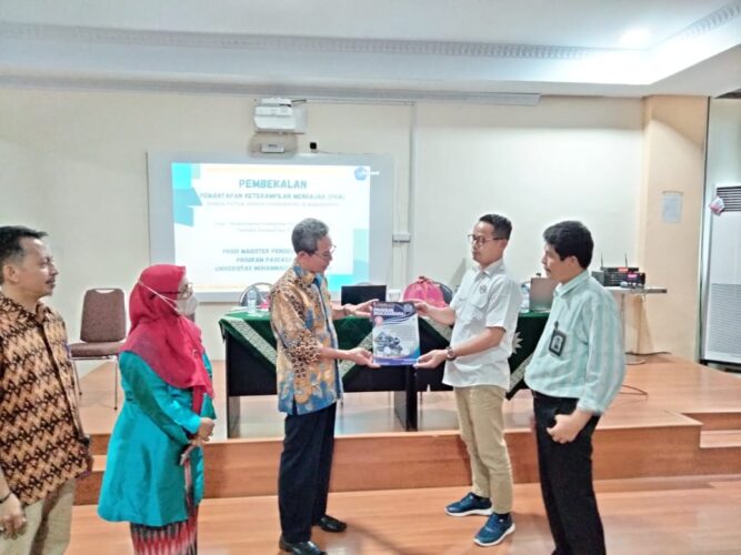 Pemantapan Kompetensi Akademik, PKM Magister Dikdas Unismuh Diikuti 50 Mahasiswa dan 20 Dosen