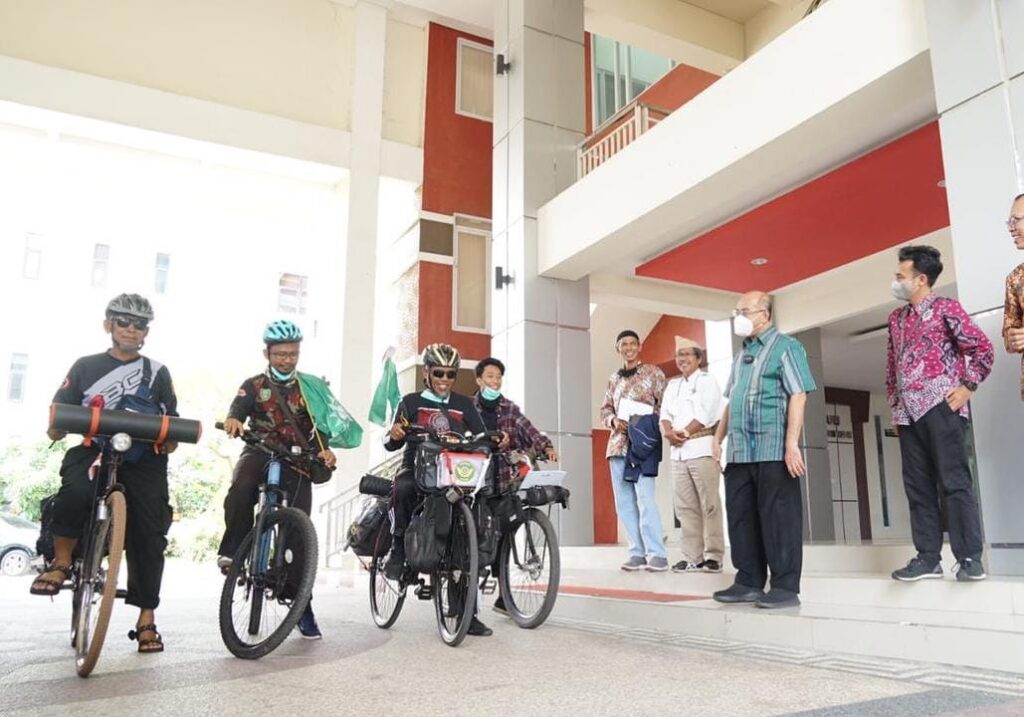 Gowes dari Kalimantan ke Solo, Para Penggembira Ini dapat Hadiah