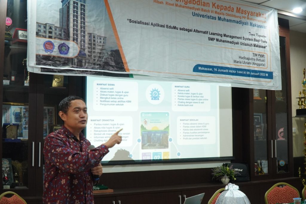 Tim Dosen Unismuh Sosialisasikan LMS EduMu untuk Guru SMP Unismuh Makassar