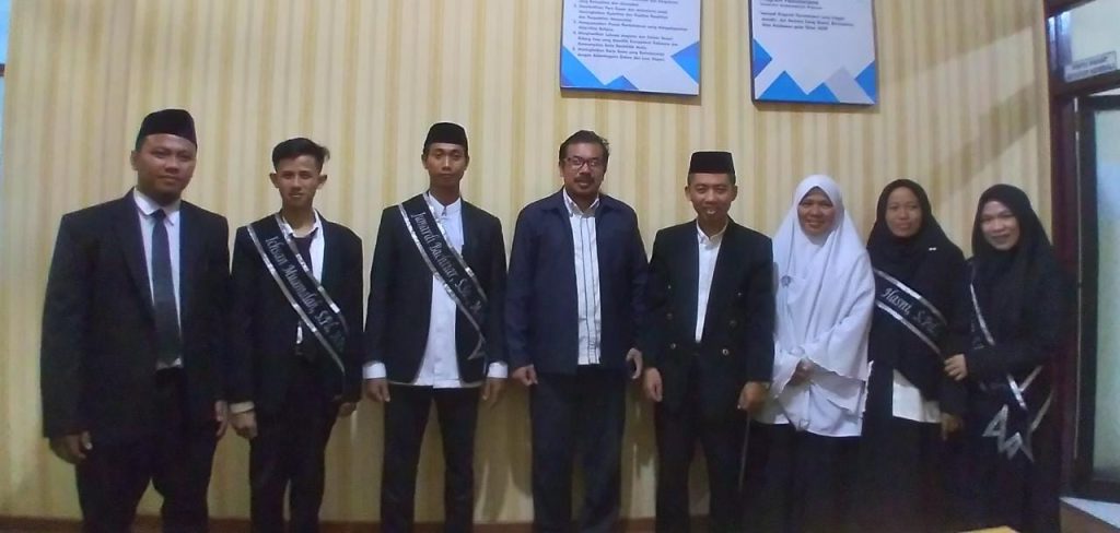 Tauhiq dan Darmawati Pembina Pesantren Ummul Mukminin, Raih Magister Bersamaan di Unismuh Makassar