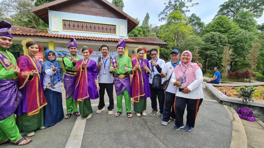 FEB Unismuh Gelar PKM di Kota Saremban Malaysia