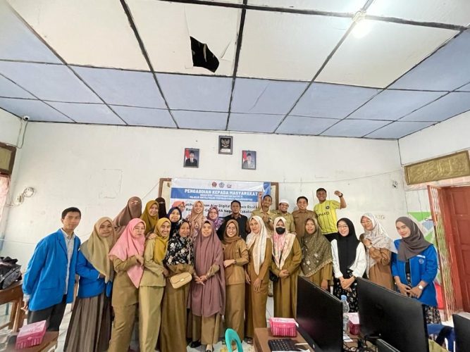 Tim PKM Unismuh Gelar Pelatihan Bahan Ajar Digital untuk Guru SMA 4 Takalar