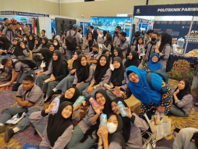 Tercatat Ribuan Siswa Kunjungi Stand Unismuh di Pameran Pendidikan LLDIKTI IX