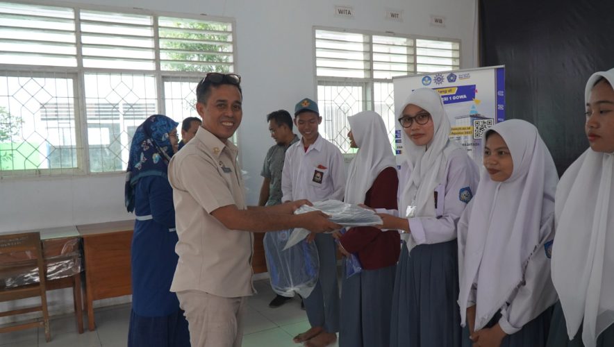 Penerimaan Mahasiswa Baru, Tim PMB Unismuh Makassar Kelompok 3 Gelar Sosialisasi di SMK Negeri 1 Gowa