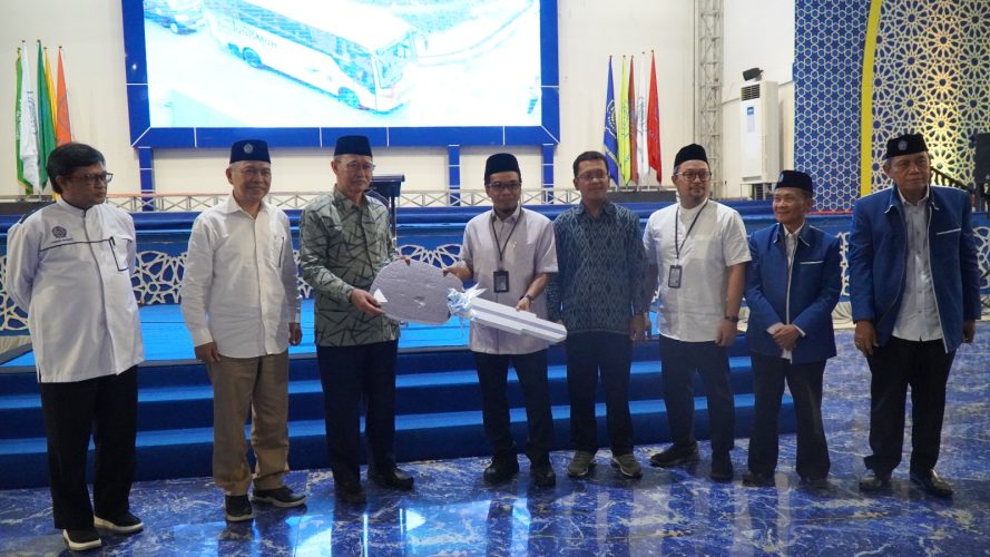 Bank Mitra Unismuh Berikan Bantuan Mobil Operasional untuk RS PKU Muhammadiyah Unismuh