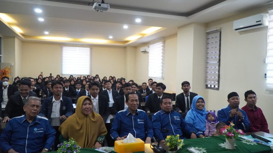 Dekan FAI Unismuh Makassar Sahkan 158 Sarjana Baru