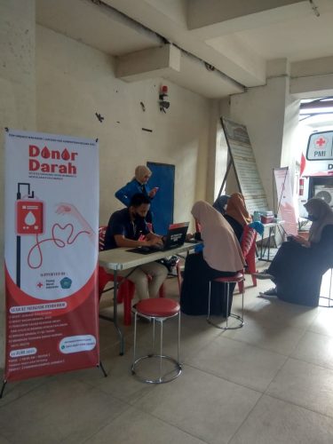 Peringati Hari Donor Sedunia, KSR PMI Unit 114 Unismuh Makassar Gandeng Prodi Ilmu Administrasi FISIP Gelar Donor Darah