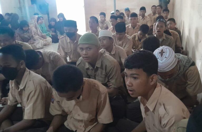 Madrasah Aliyah Aisyiyah Sungguminasa Gowa Rutin Gelar Jumat Ibadah