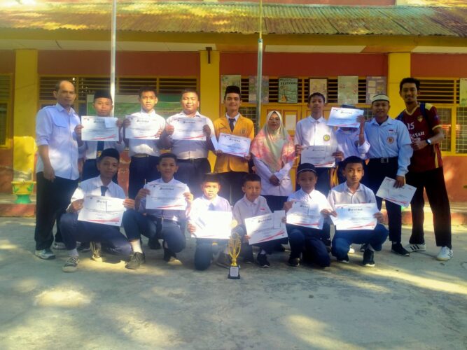 MTs Muhammadiyah Bantaeng Beri Reward Kepada Siswa Juara HUT 78 RI