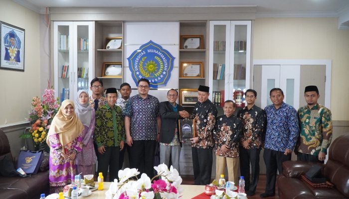 Dosen Ilmu Falak USIM Malaysia Apresiasi Observatorium Unismuh Makassar