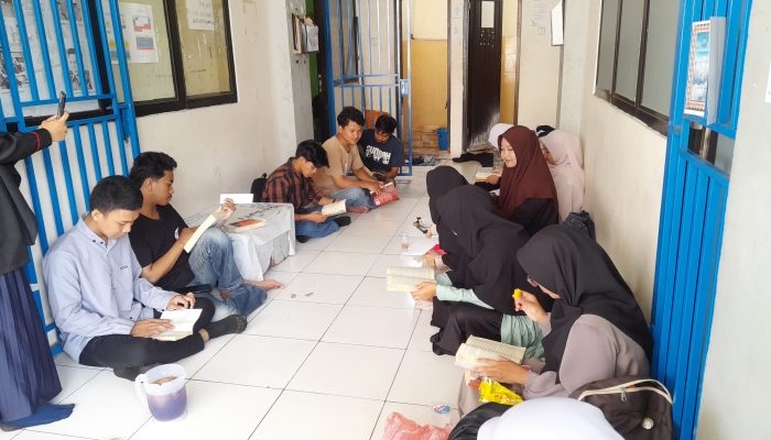 HMJ PAI Unismuh Makassar Galakkan Literasi dengan Lapak Baca dan Diskusi